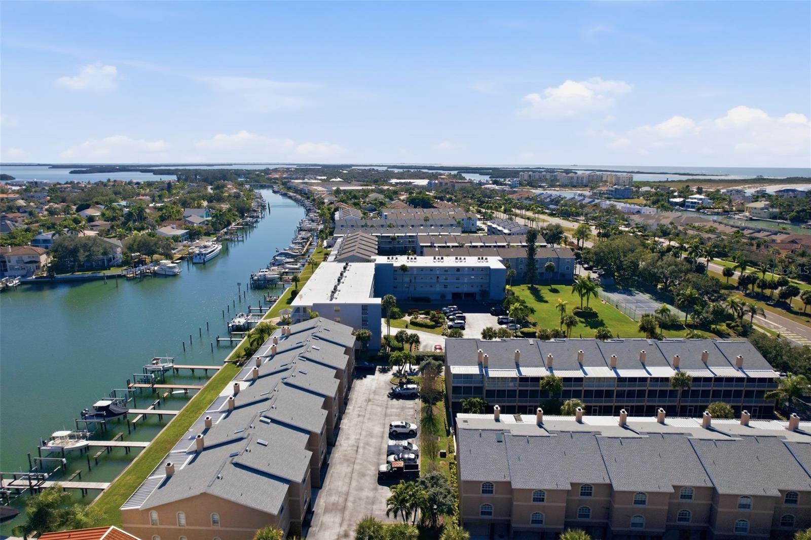 Listing photo id 25 for 719 Pinellas Bayway S 305