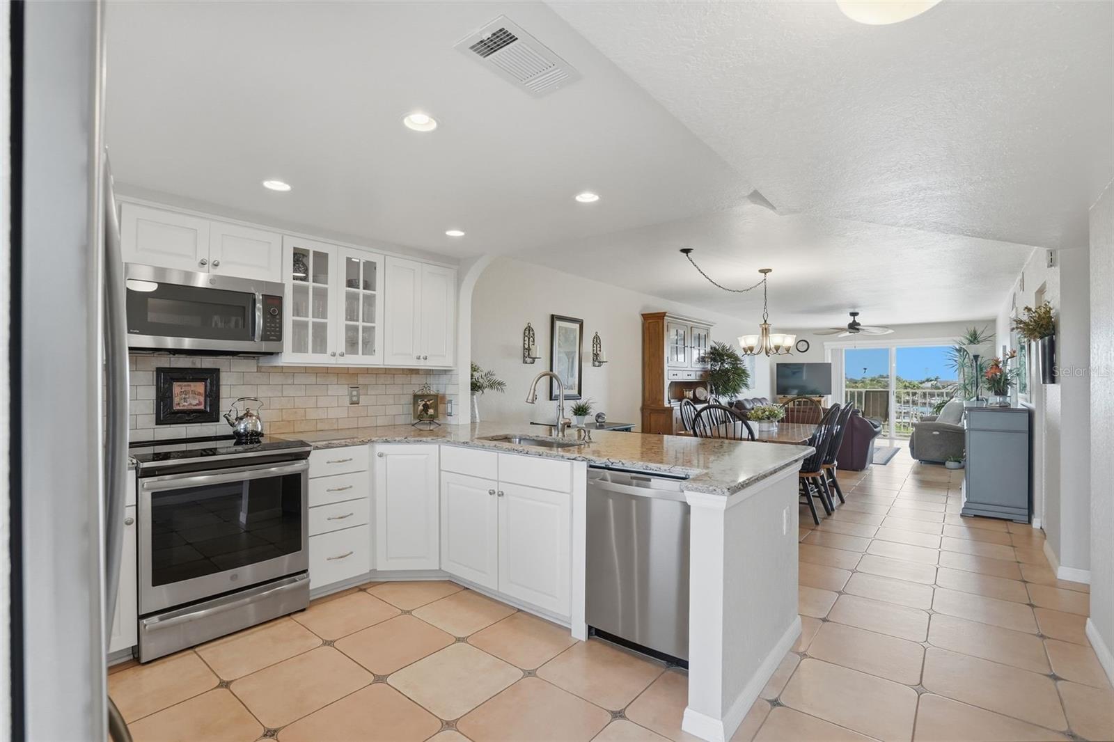 Listing photo id 1 for 719 Pinellas Bayway S 305