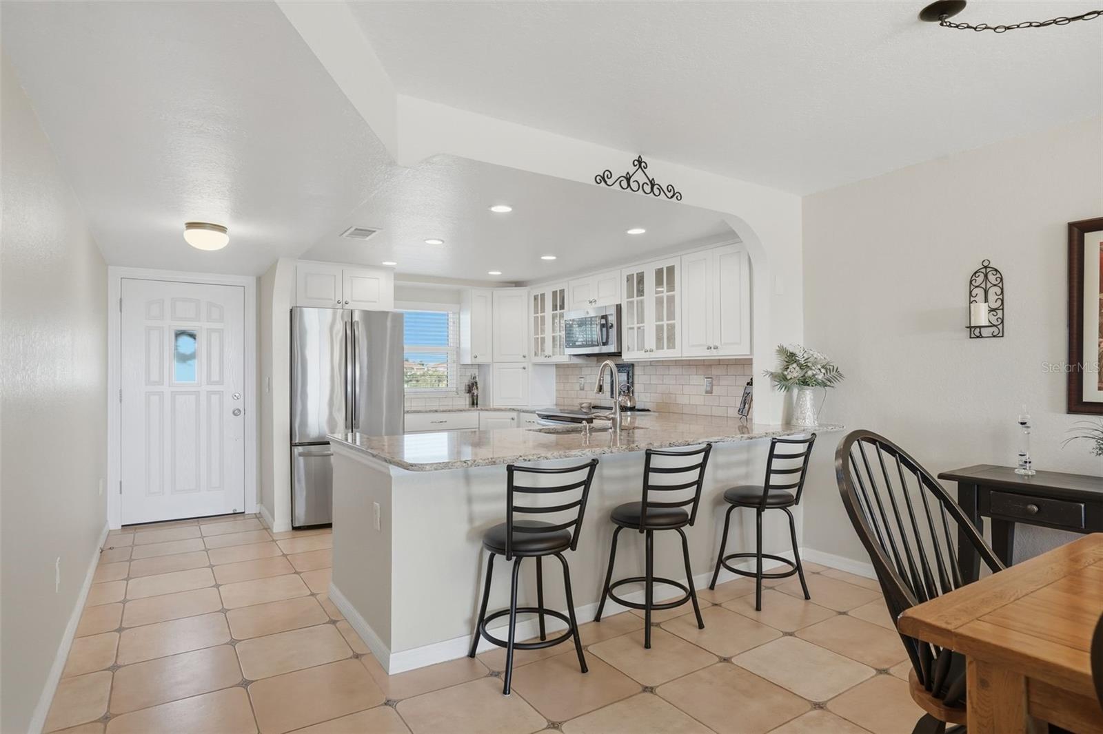 Listing photo id 2 for 719 Pinellas Bayway S 305