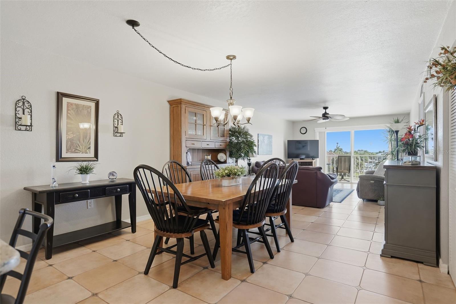 Listing photo id 4 for 719 Pinellas Bayway S 305