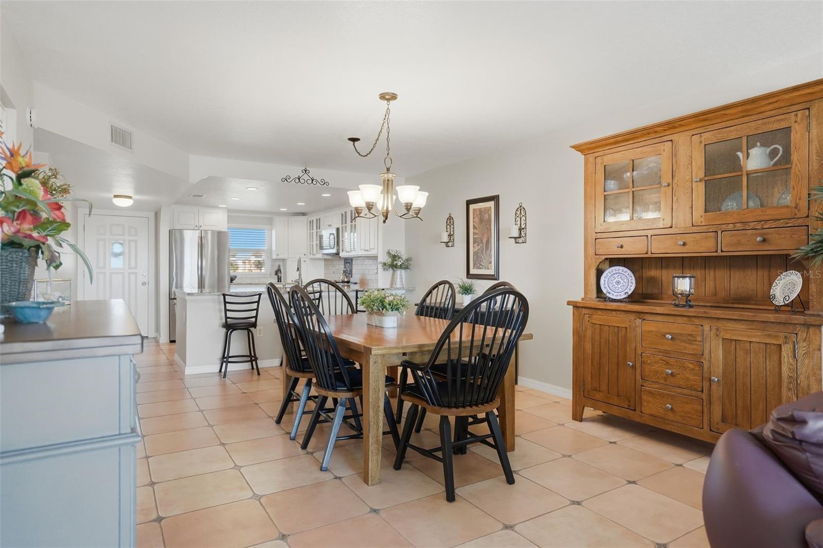 Listing photo id 6 for 719 Pinellas Bayway S 305