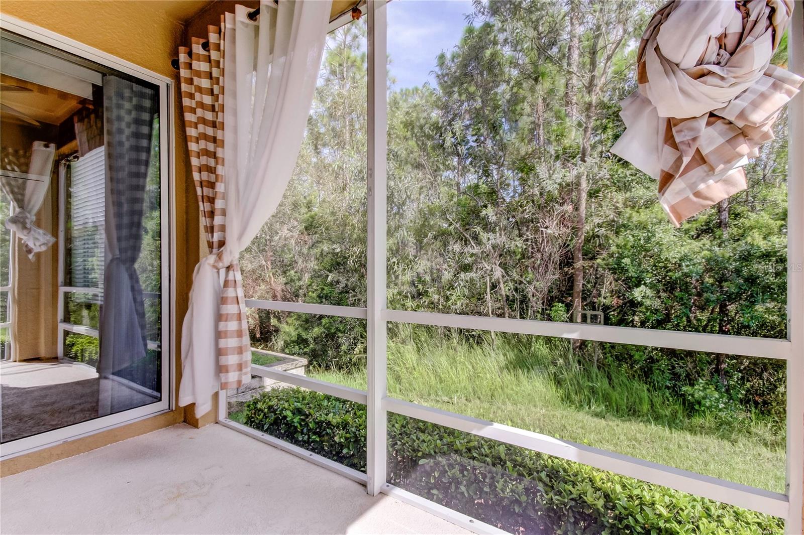 Image 26 of 68 For 12507 Silverdale Street