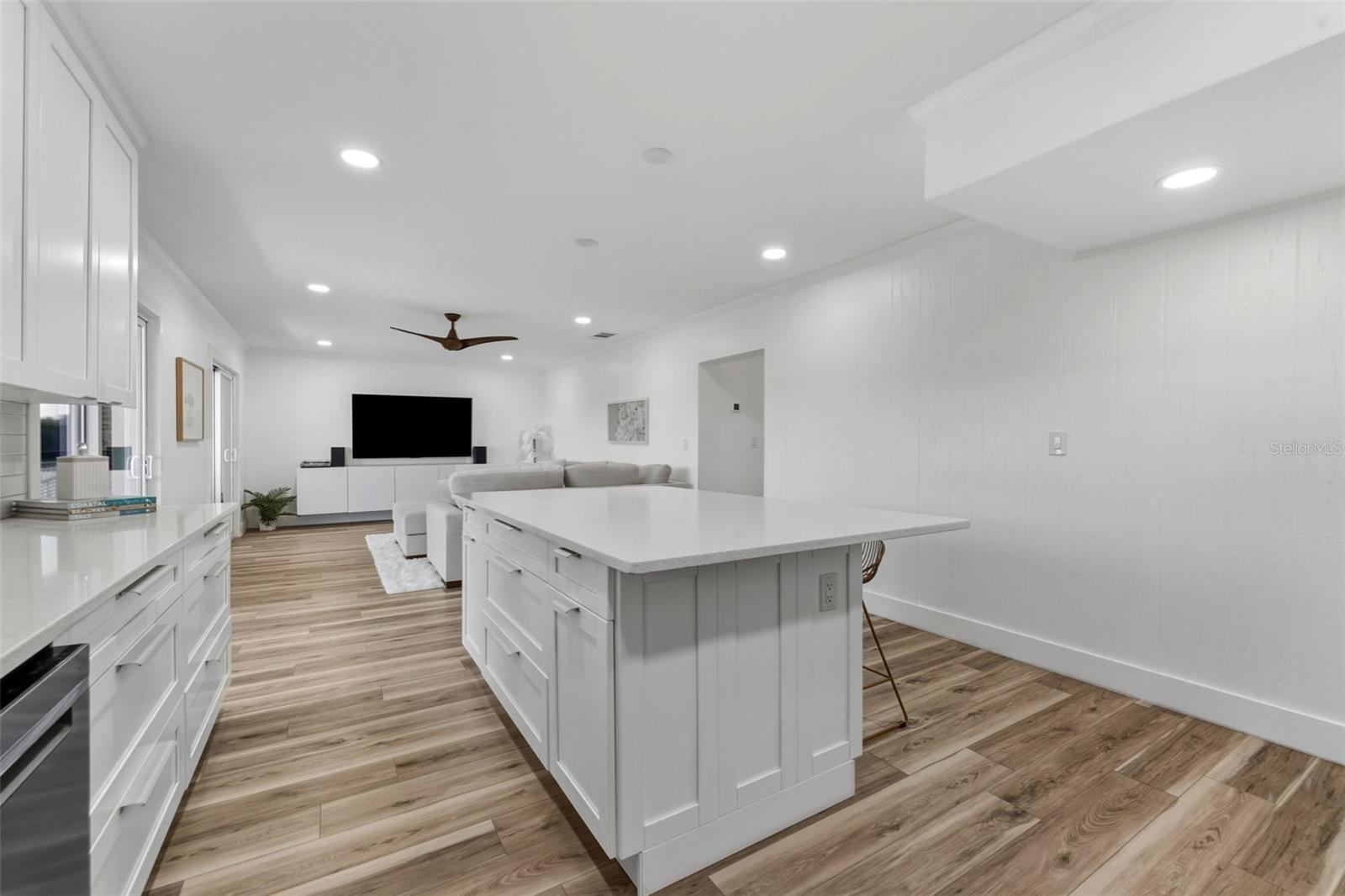 Image 10 of 38 For 8806 Bay Pointe Drive 206