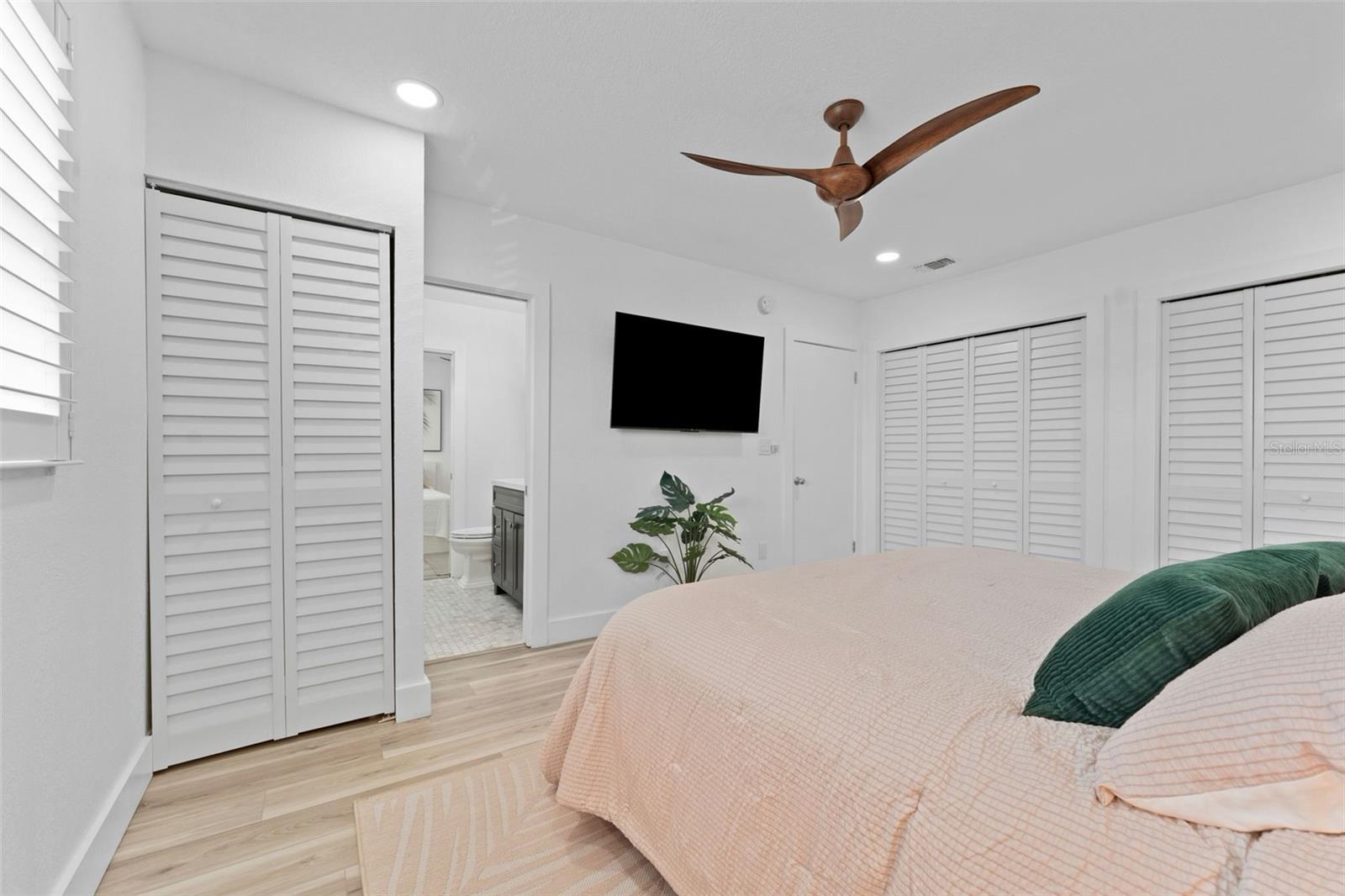 Image 15 of 38 For 8806 Bay Pointe Drive 206