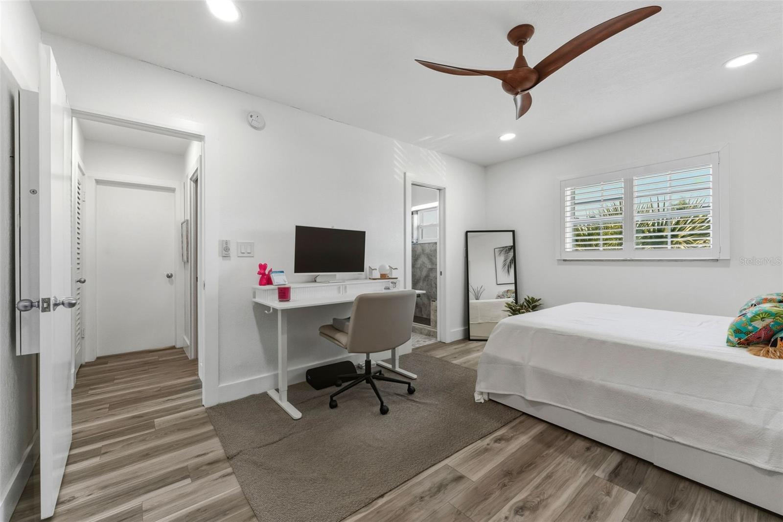 Image 21 of 38 For 8806 Bay Pointe Drive 206