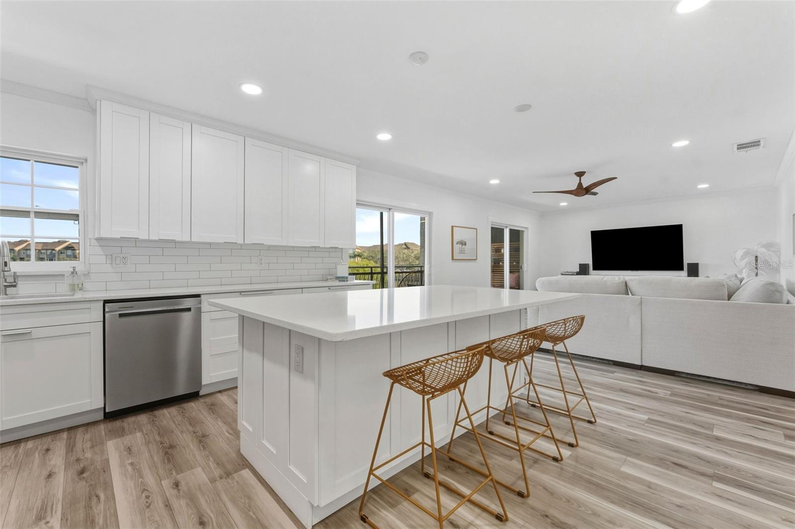 Image 7 of 38 For 8806 Bay Pointe Drive 206