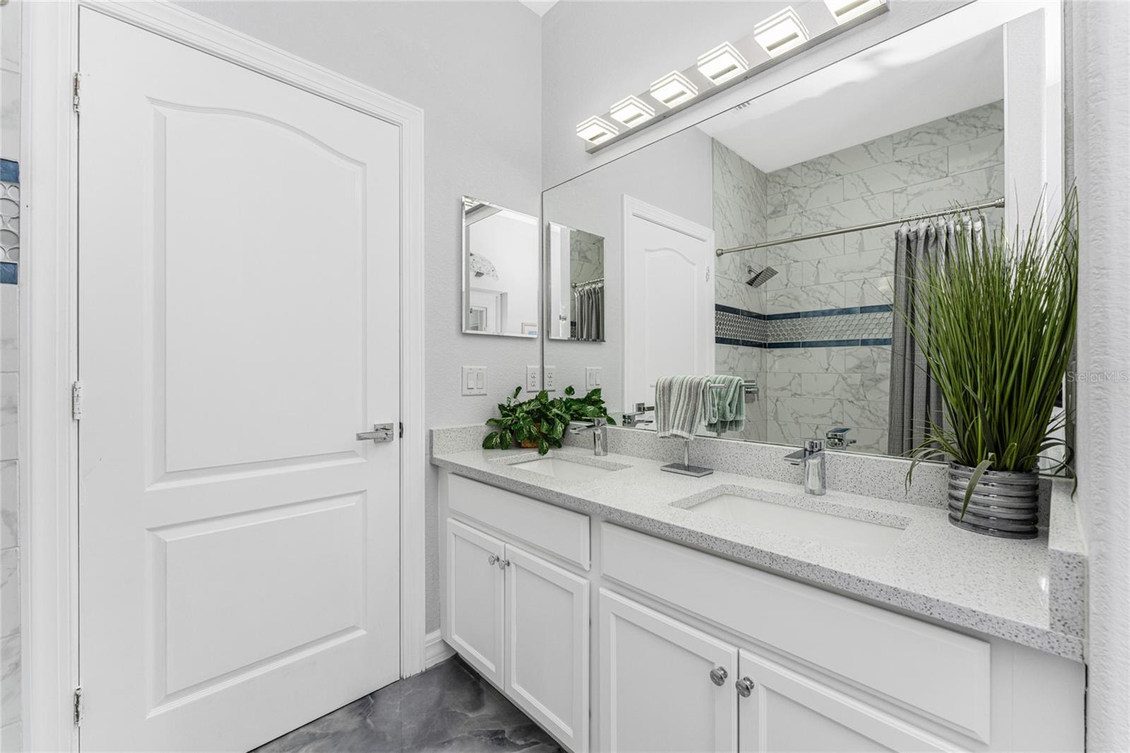 Image 18 of 49 For 16168 La Barge Circle