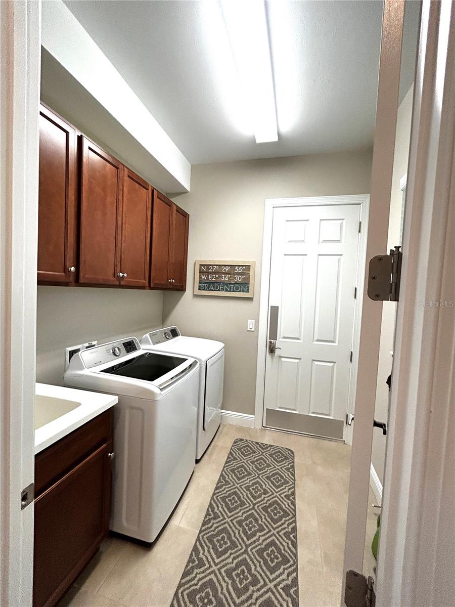 Image 43 of 73 For 5033 Lake Overlook Avenue