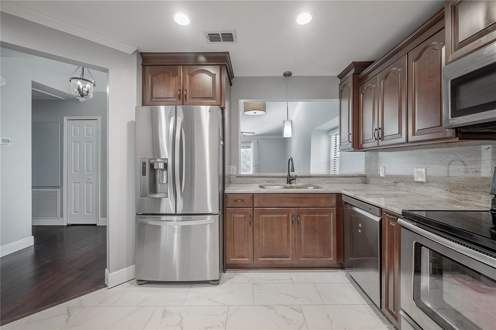 Listing photo id 4 for 5100 Burchette Road 3903