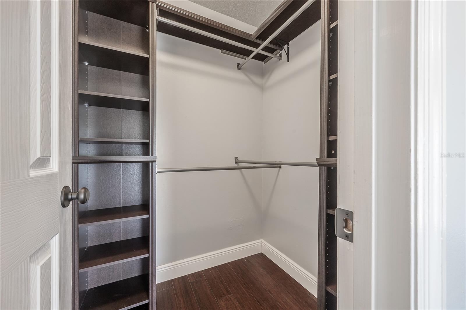 Listing photo id 7 for 5100 Burchette Road 3903