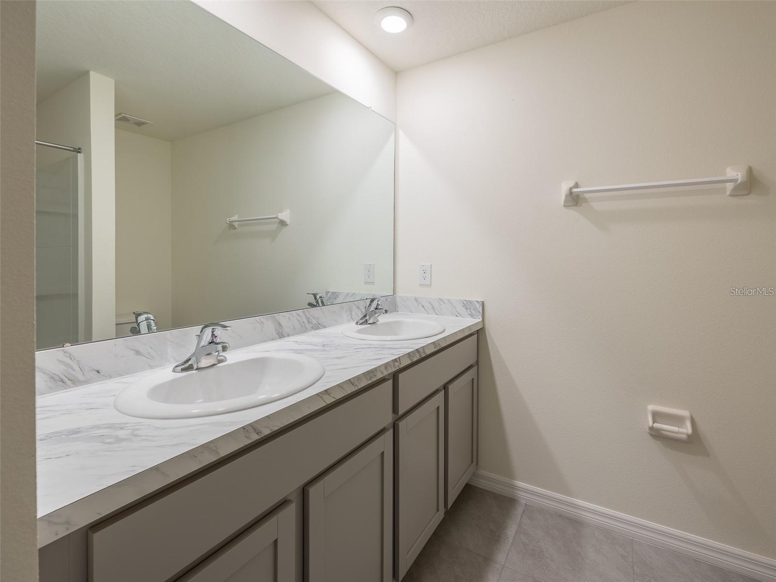 Image 20 of 37 For 3820 Mannered Gold Avenue