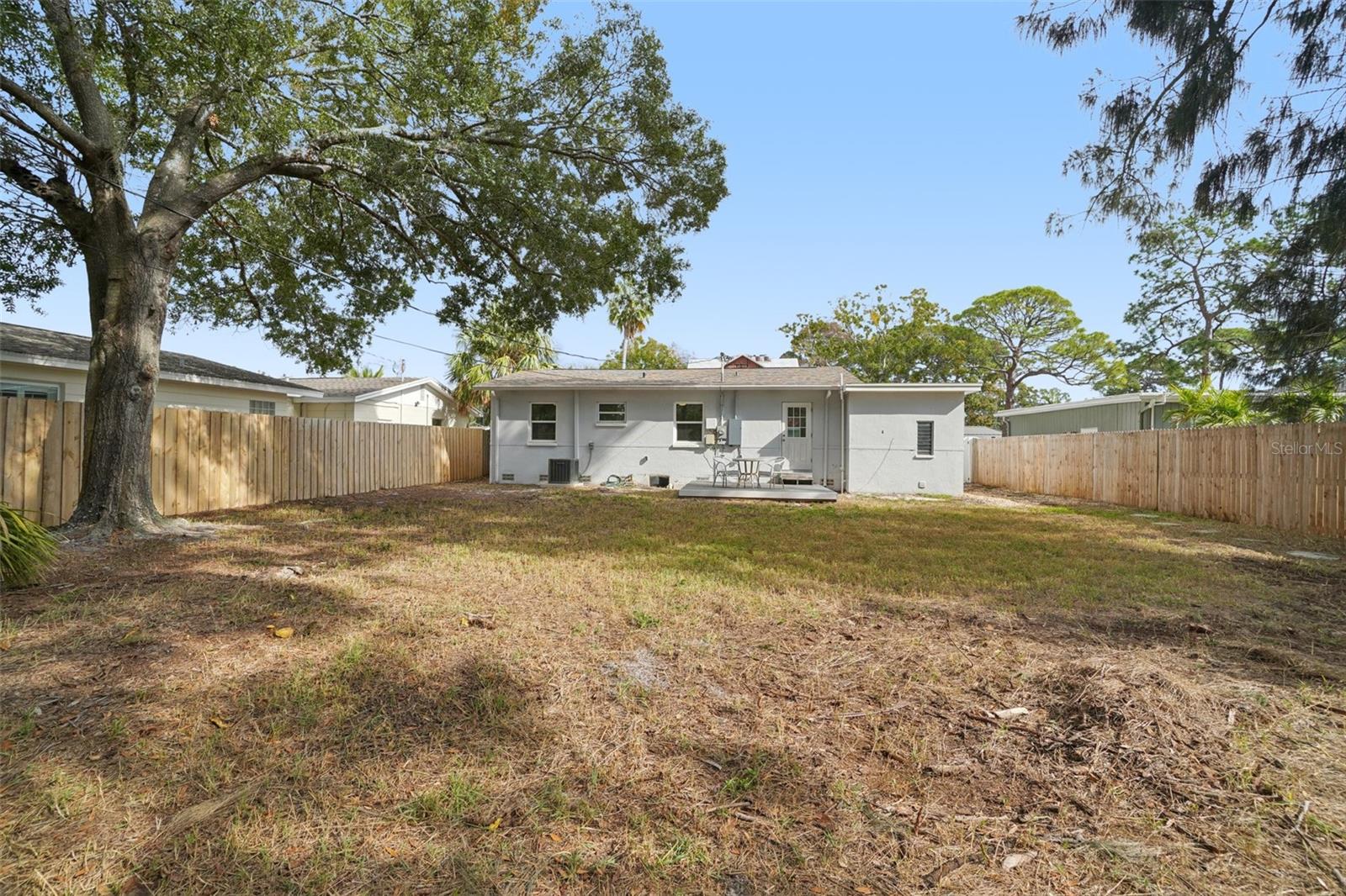 Image 18 of 23 For 9008 Bay Street Ne