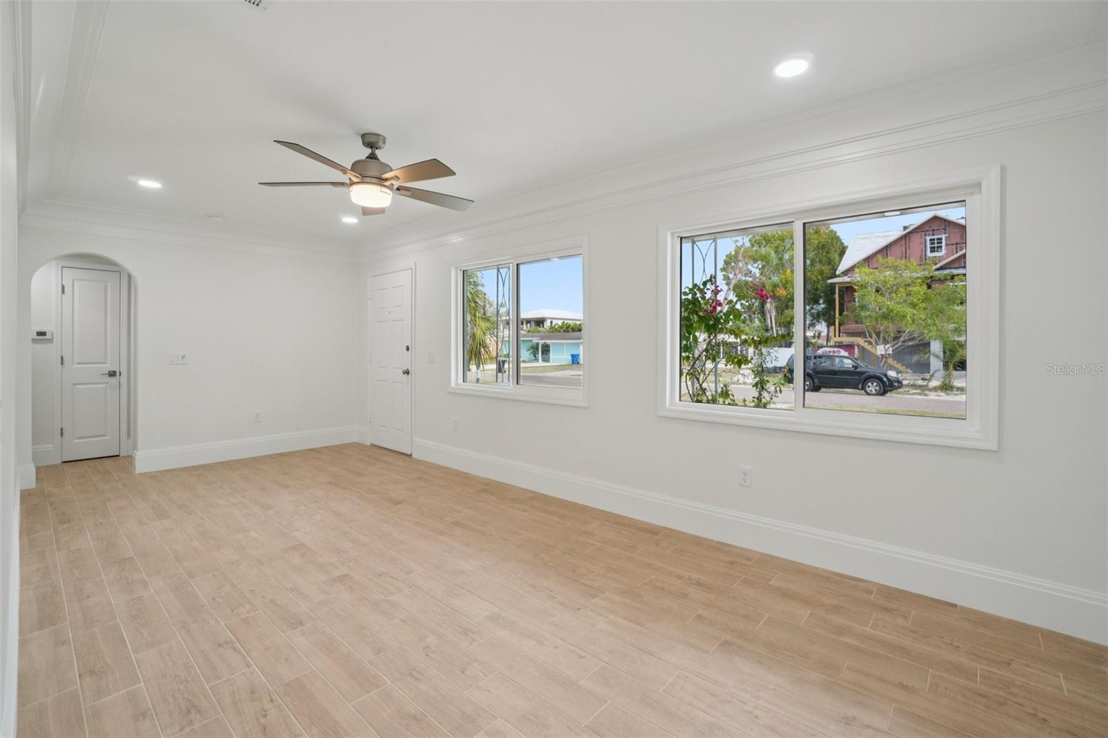 Image 3 of 23 For 9008 Bay Street Ne