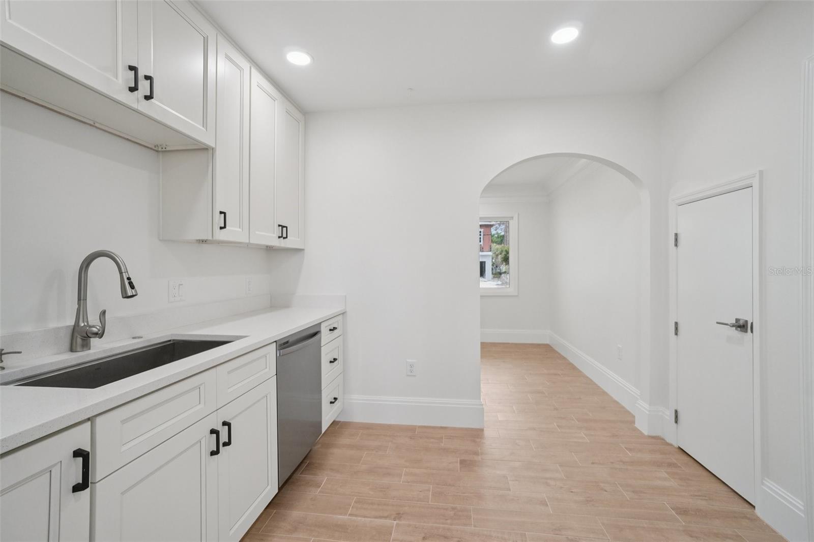 Image 7 of 23 For 9008 Bay Street Ne