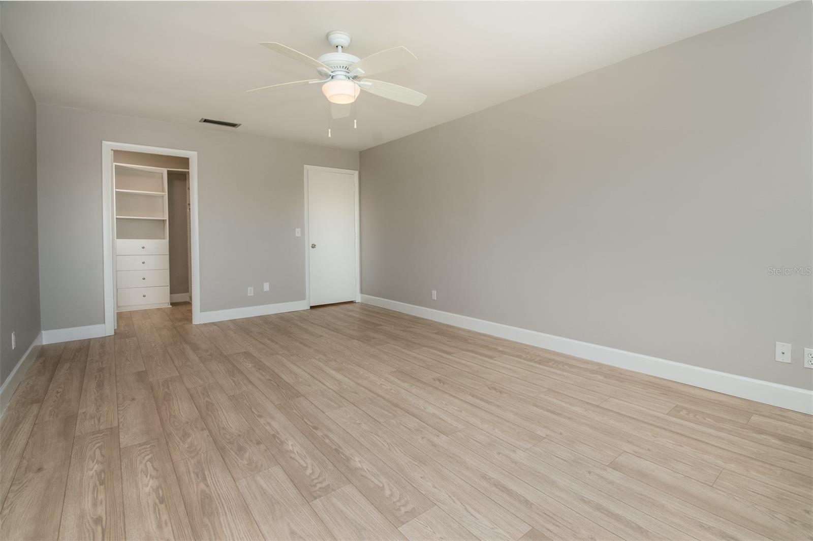 Image 15 of 45 For 100 Bluff View Drive 604a