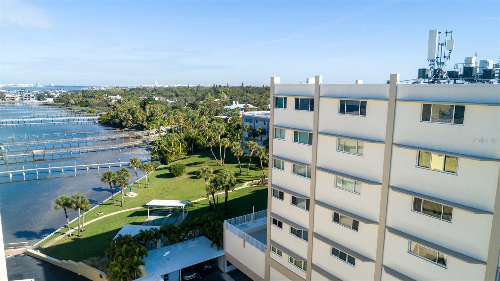 Image 33 of 45 For 100 Bluff View Drive 604a