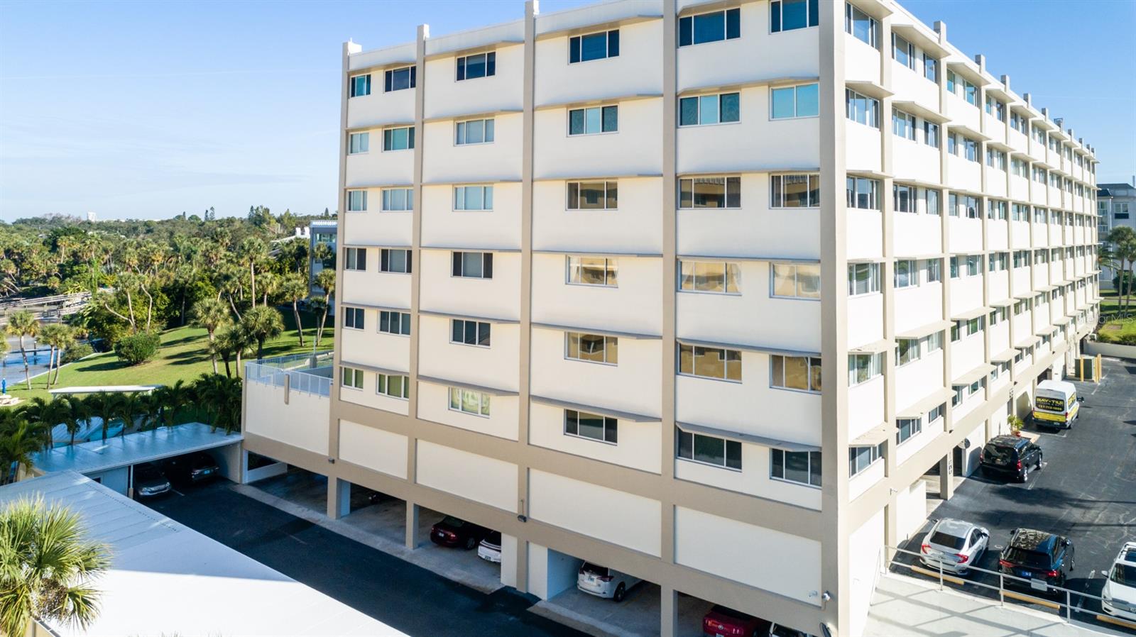 Image 35 of 45 For 100 Bluff View Drive 604a