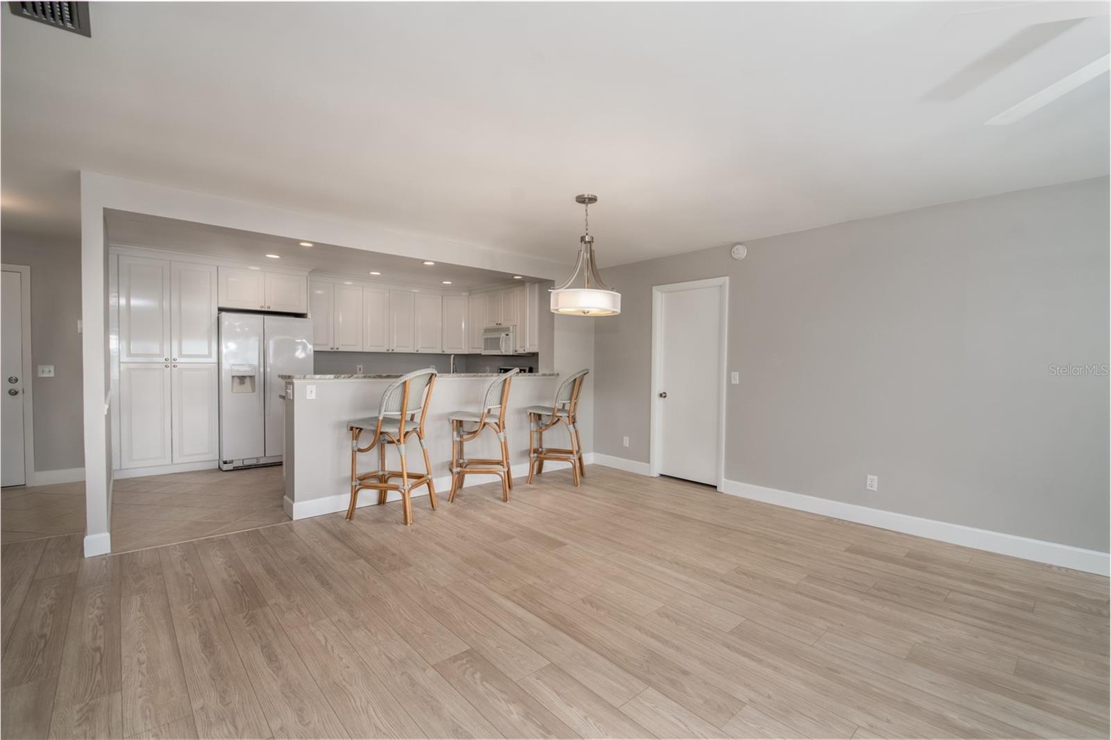 Image 37 of 45 For 100 Bluff View Drive 604a