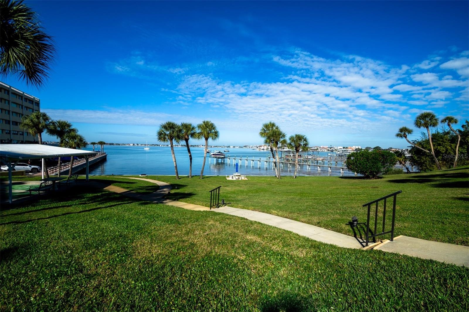 Image 40 of 45 For 100 Bluff View Drive 604a