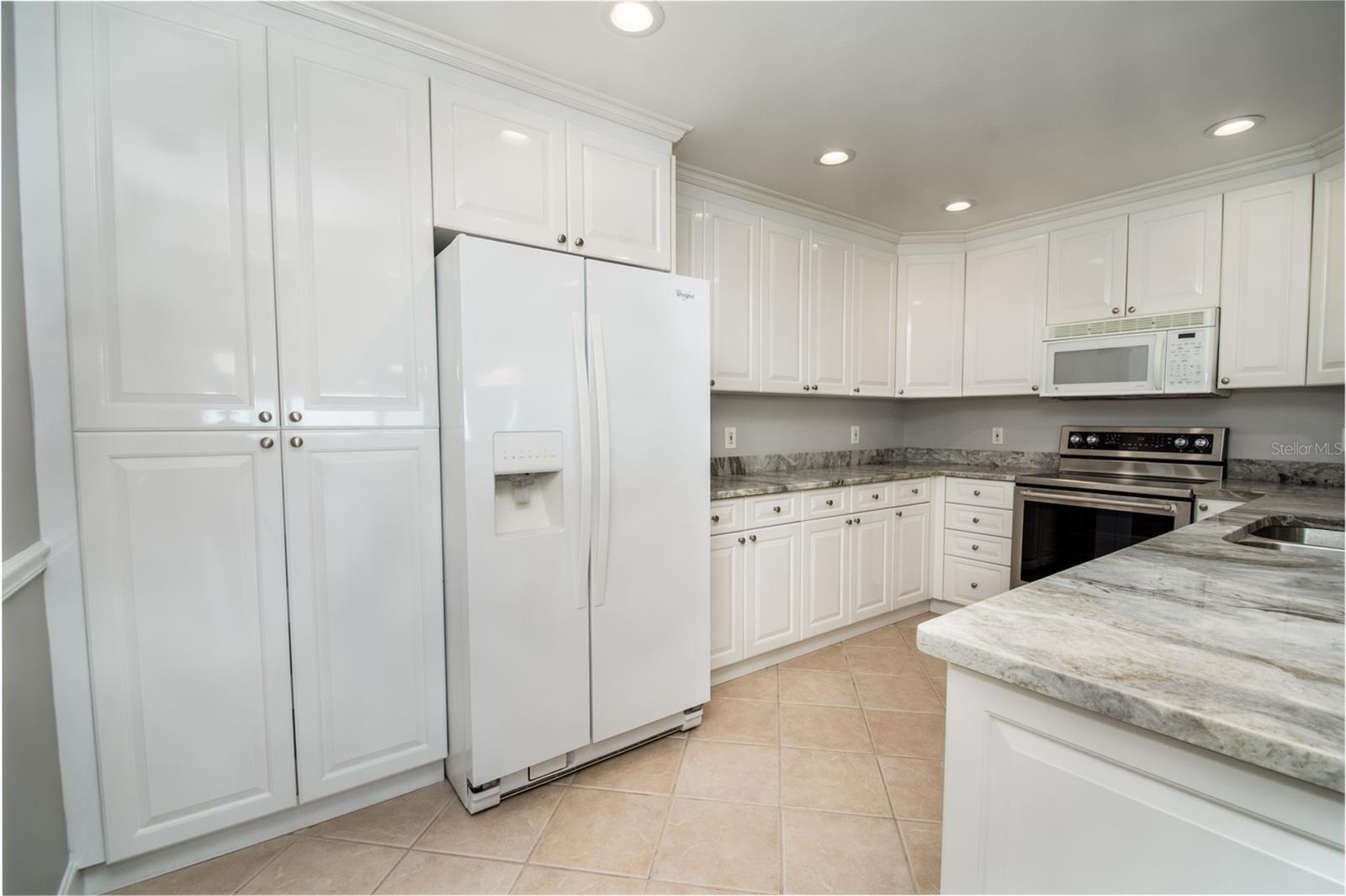 Image 41 of 45 For 100 Bluff View Drive 604a