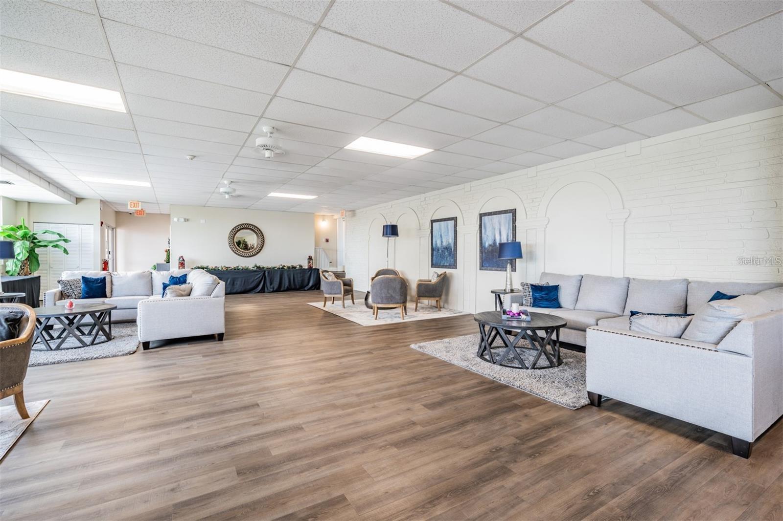 Image 43 of 45 For 100 Bluff View Drive 604a