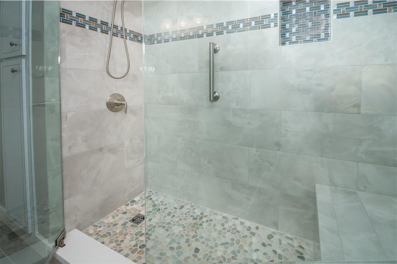 Image 7 of 45 For 100 Bluff View Drive 604a