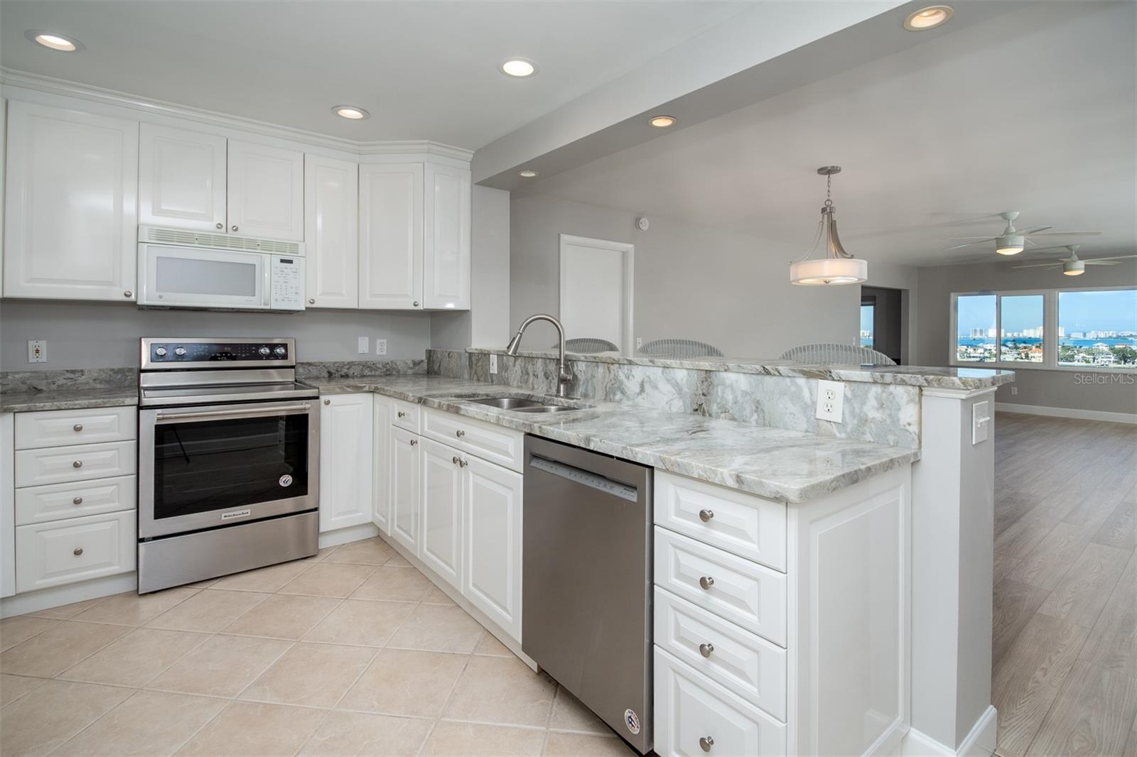 Image 9 of 45 For 100 Bluff View Drive 604a