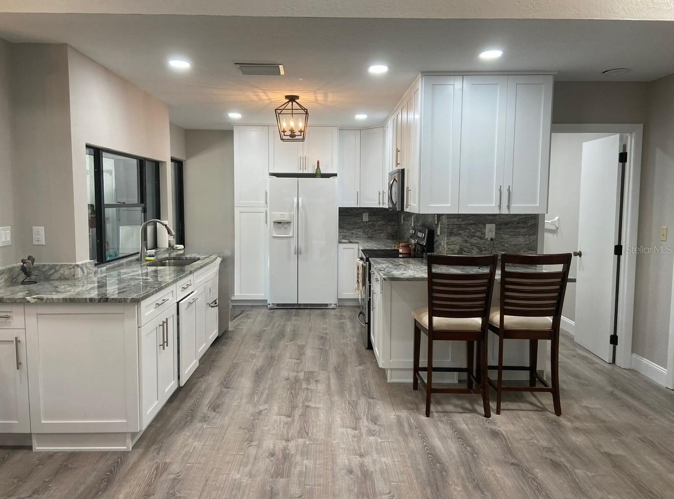 Image 12 of 36 For 35 Pinewinds Boulevard