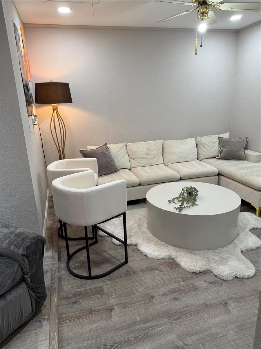 Image 18 of 36 For 35 Pinewinds Boulevard