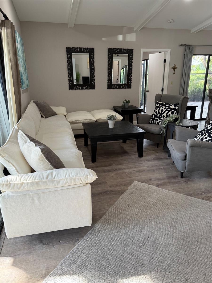 Image 8 of 36 For 35 Pinewinds Boulevard