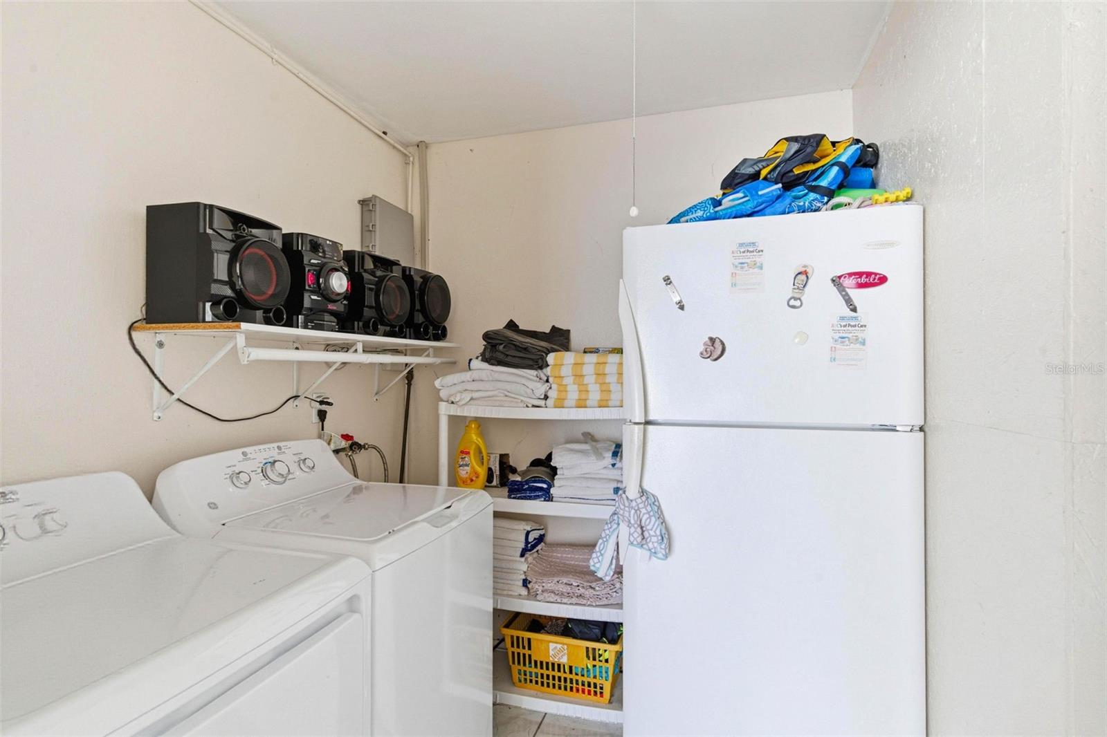 Image 14 of 59 For 4914 Holiday Drive