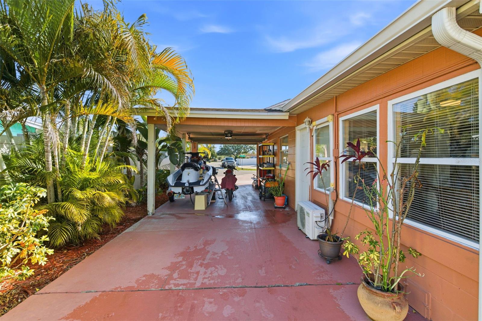 Image 16 of 59 For 4914 Holiday Drive