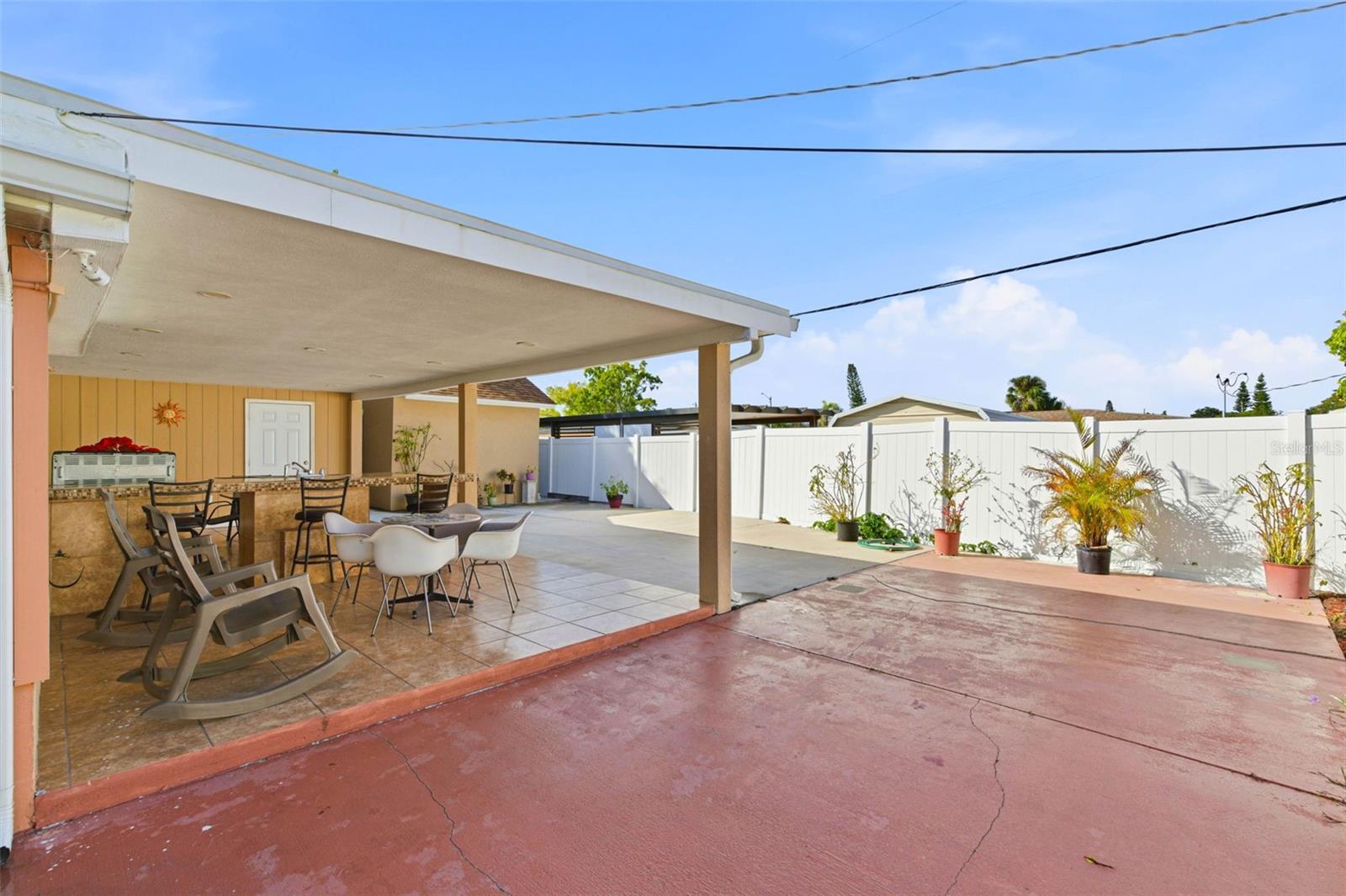 Image 17 of 59 For 4914 Holiday Drive