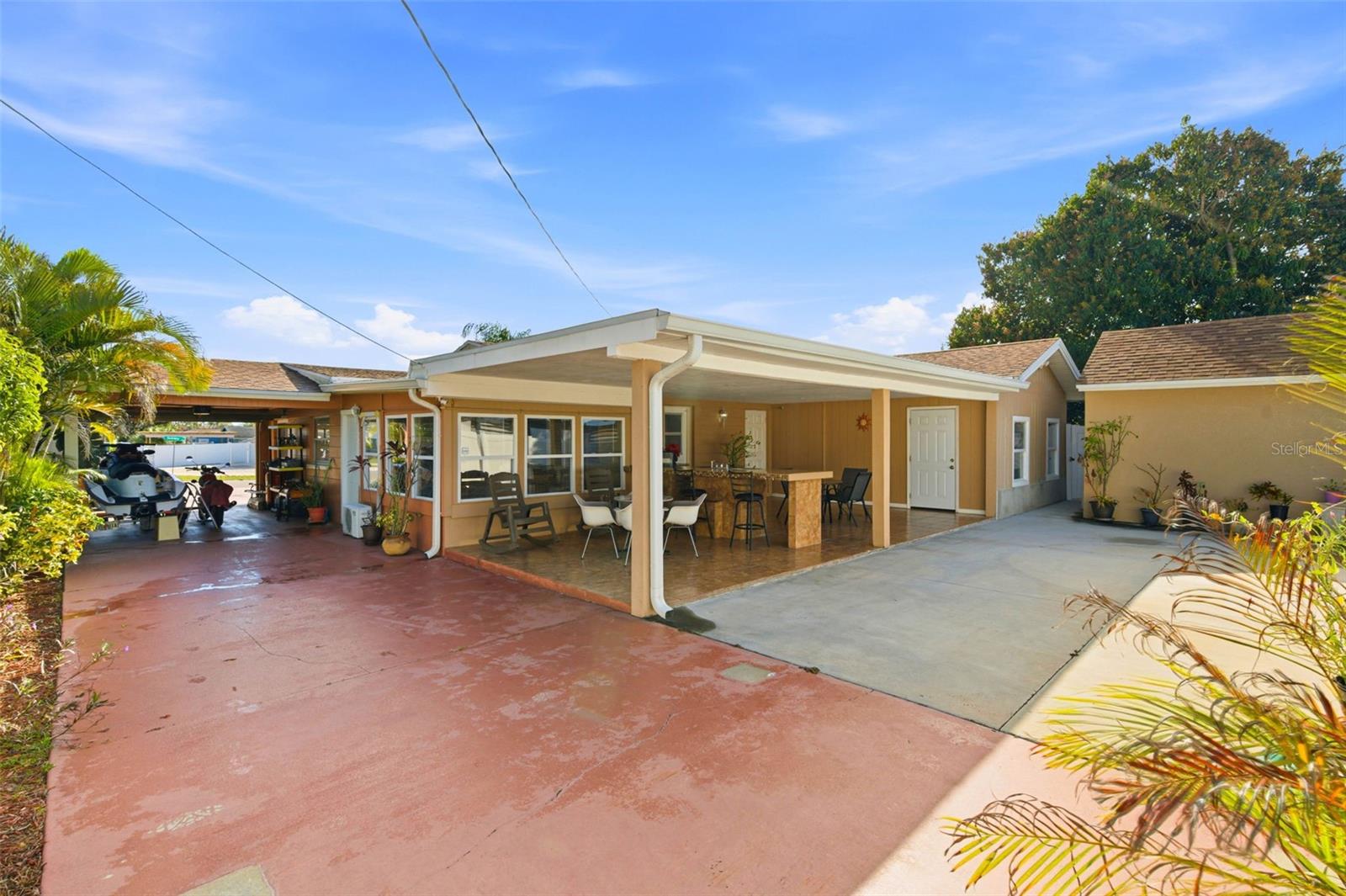 Image 18 of 59 For 4914 Holiday Drive