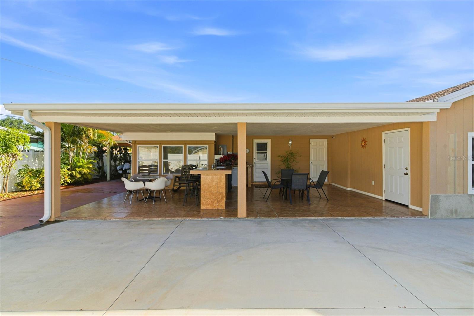 Image 19 of 59 For 4914 Holiday Drive