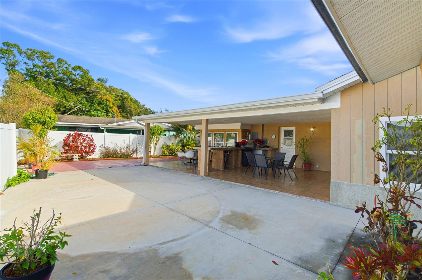 Image 20 of 59 For 4914 Holiday Drive