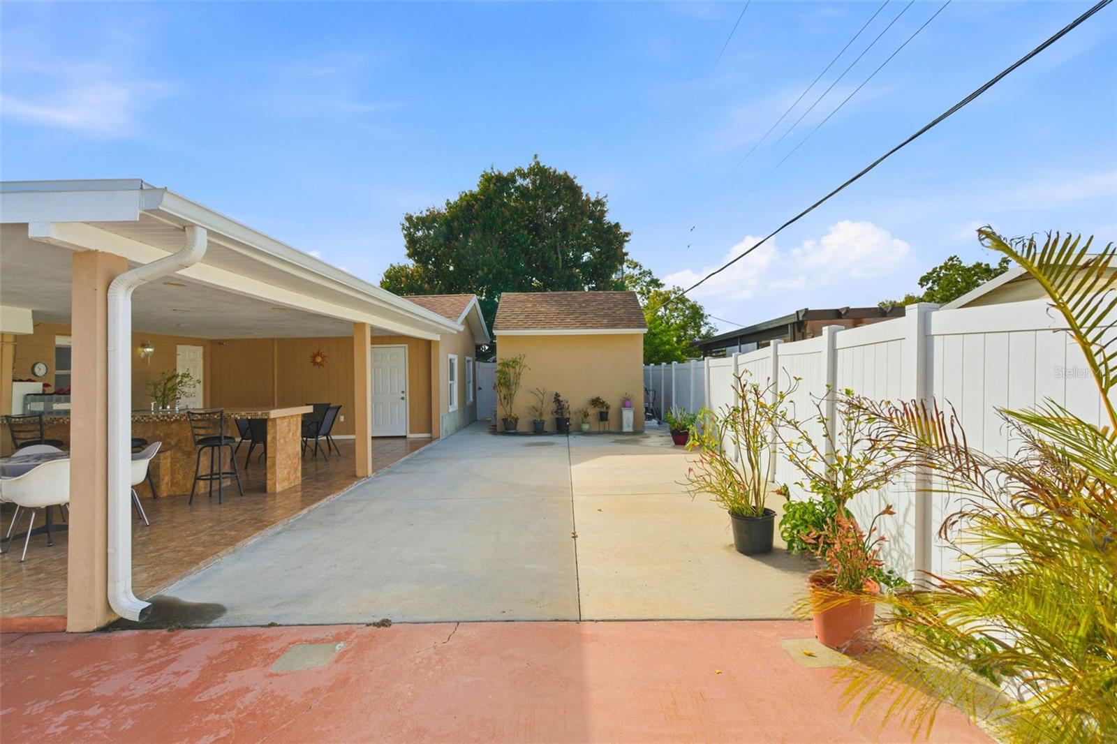 Image 21 of 59 For 4914 Holiday Drive