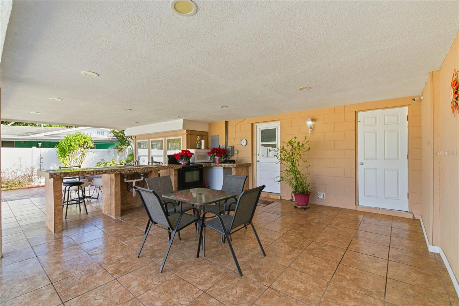 Image 22 of 59 For 4914 Holiday Drive