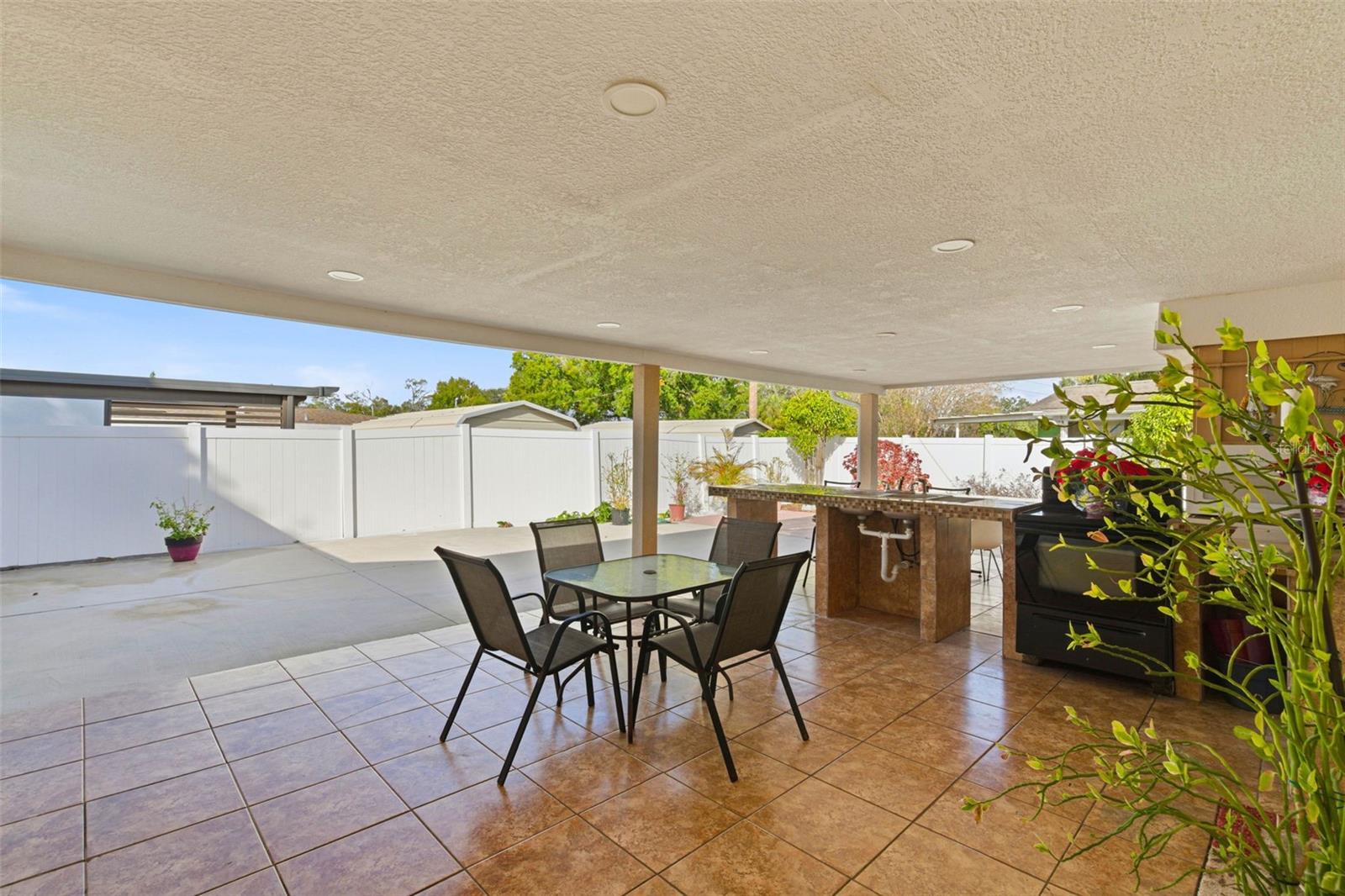 Image 23 of 59 For 4914 Holiday Drive