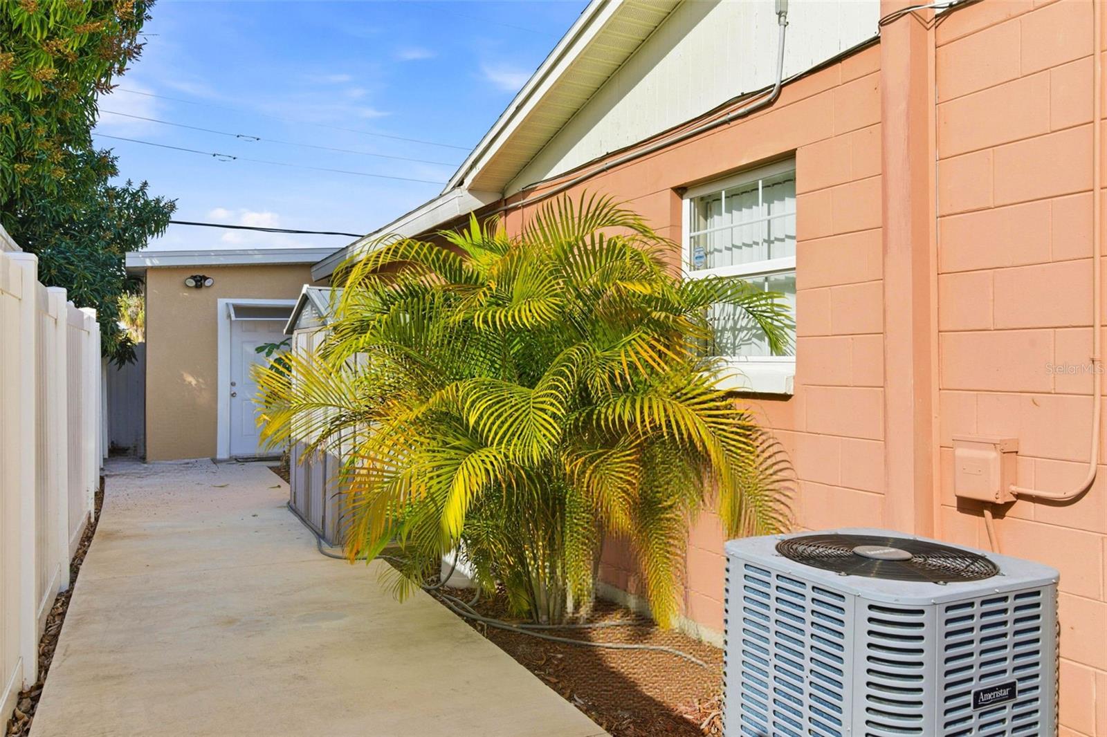 Image 25 of 59 For 4914 Holiday Drive