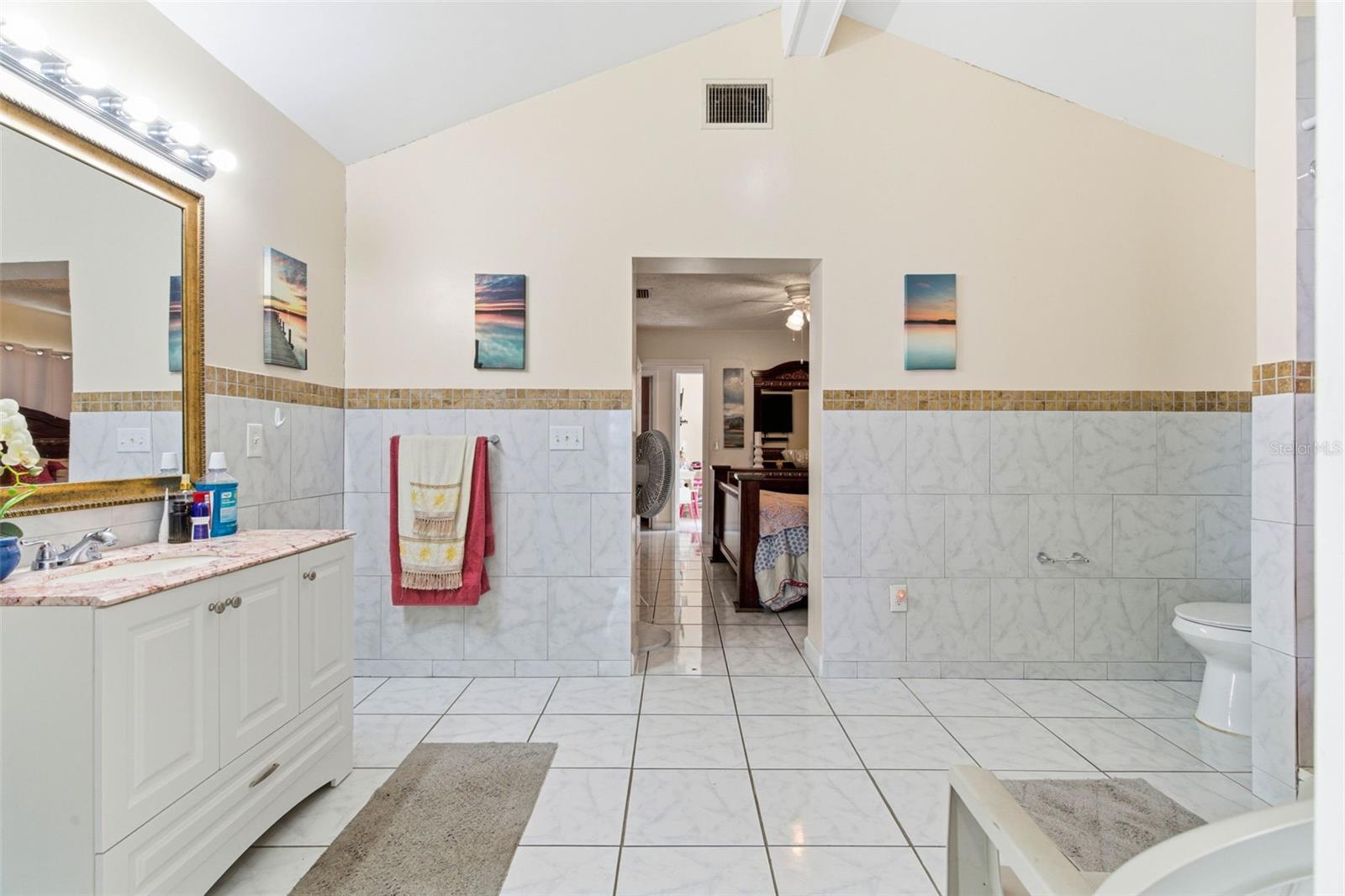 Image 29 of 59 For 4914 Holiday Drive