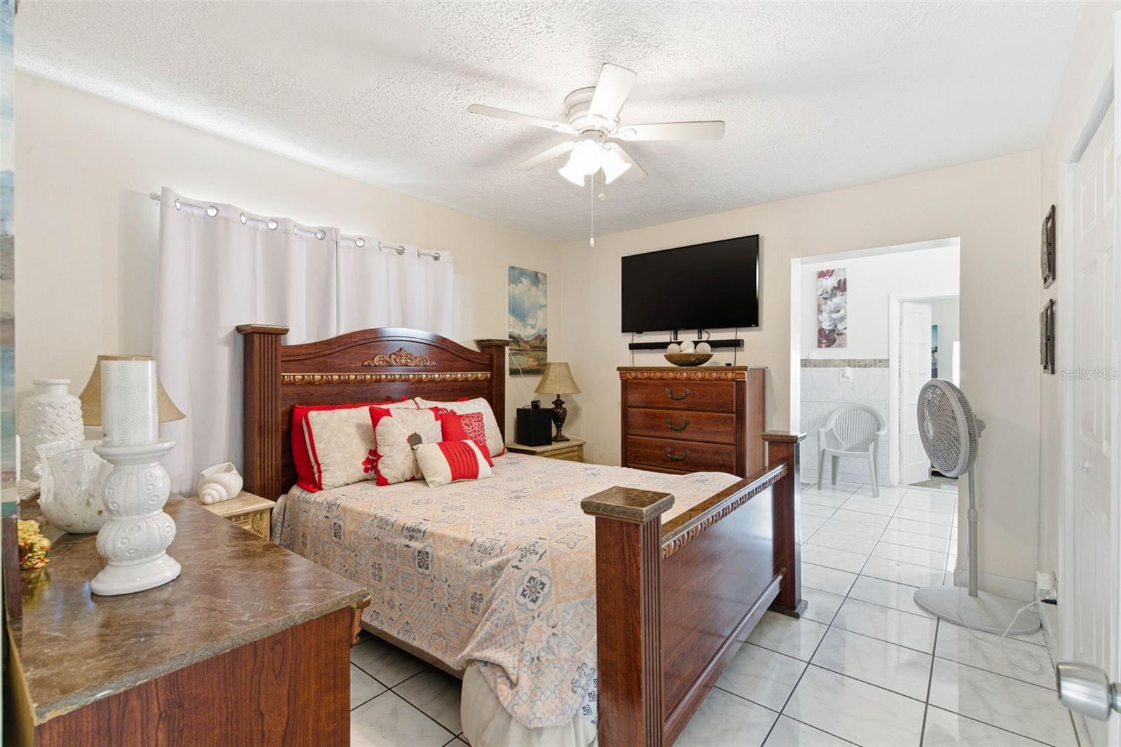 Image 50 of 59 For 4914 Holiday Drive