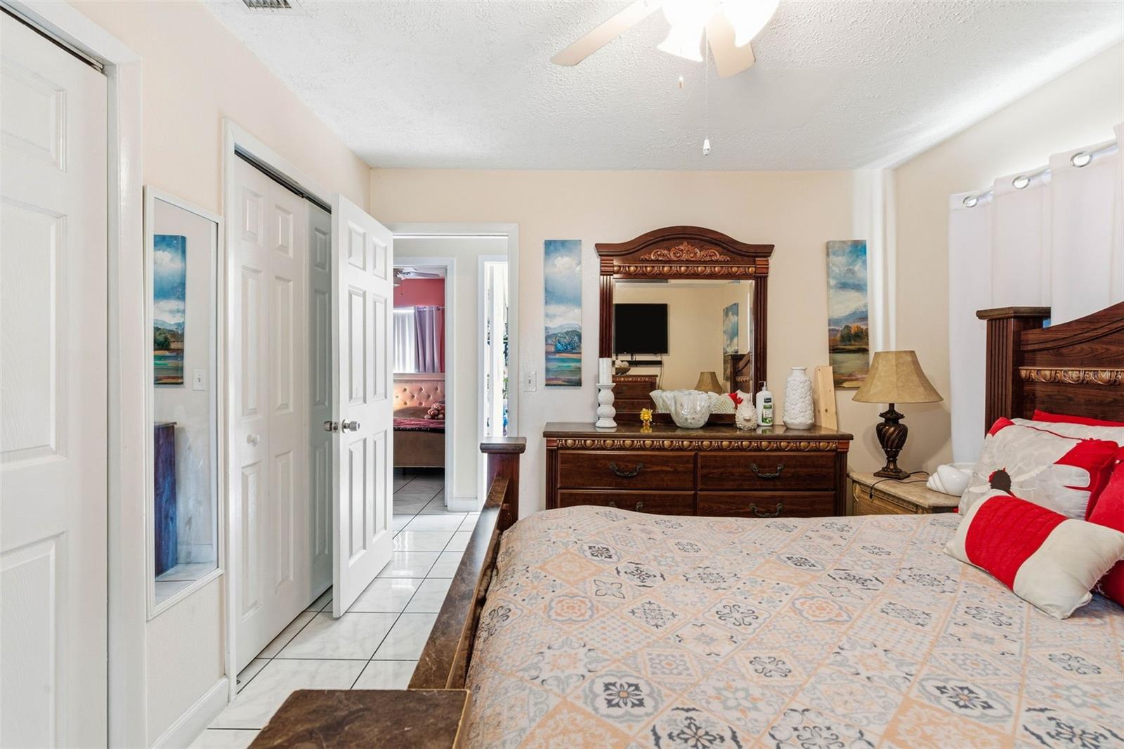 Image 51 of 59 For 4914 Holiday Drive