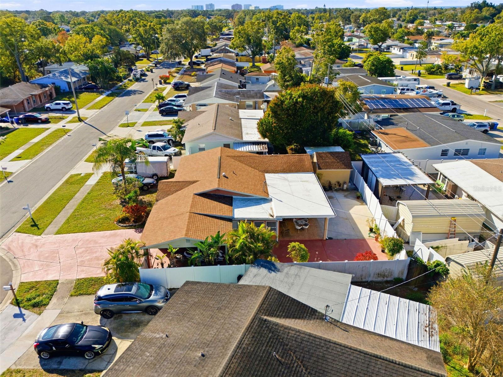 Image 6 of 59 For 4914 Holiday Drive