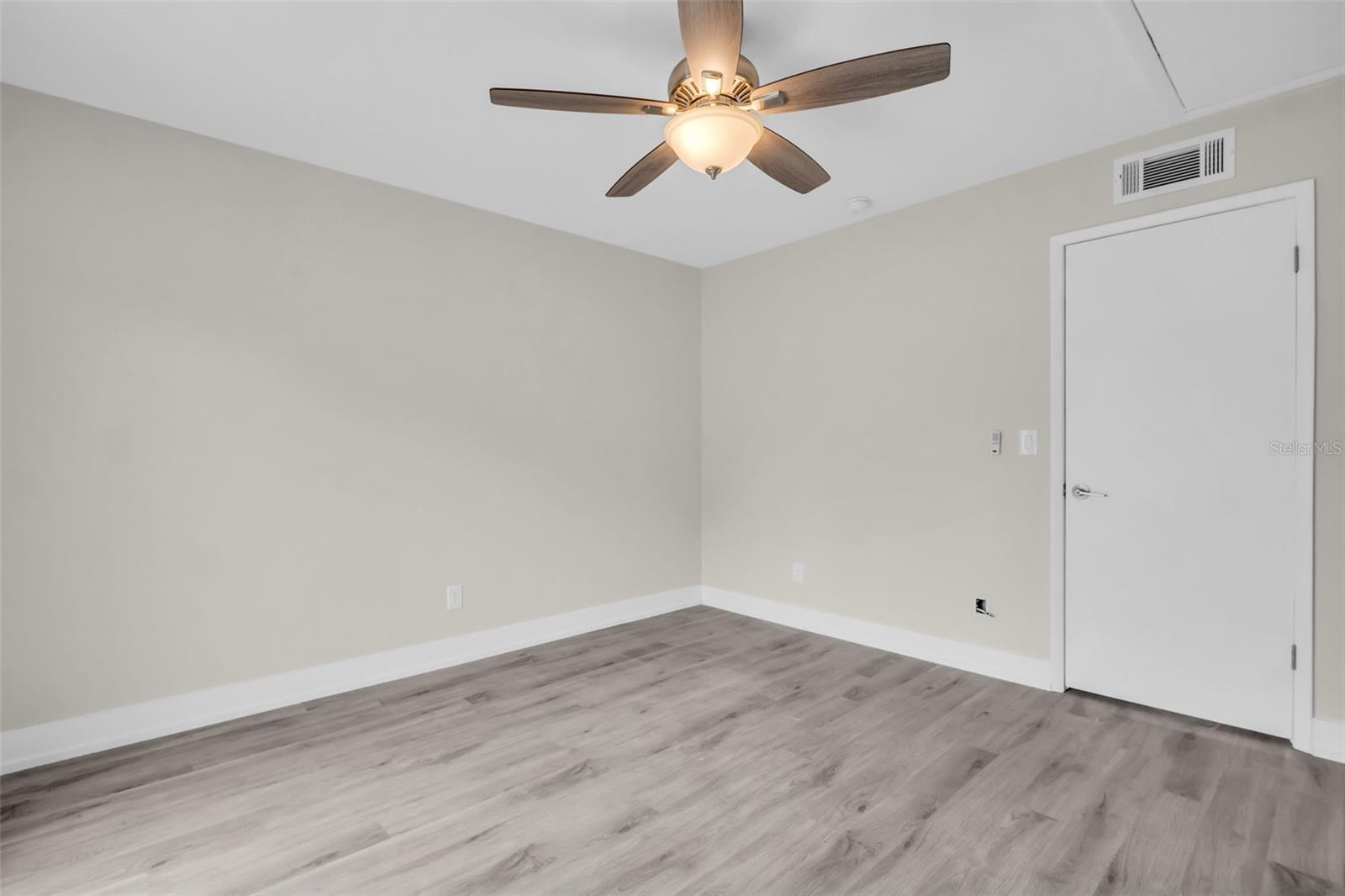 Image 10 of 22 For 24862 Us Highway 19 N 1105