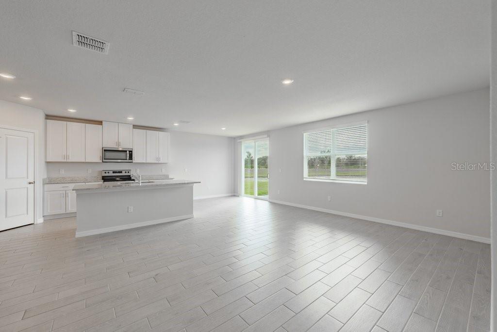 Image 4 of 32 For 7041 Feather River Place
