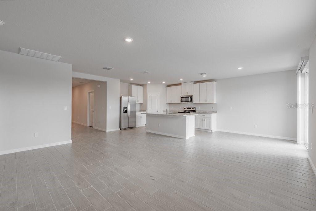 Image 5 of 32 For 7041 Feather River Place