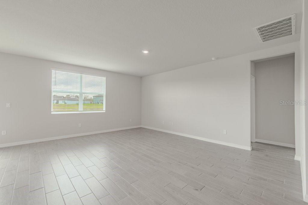 Image 7 of 32 For 7041 Feather River Place