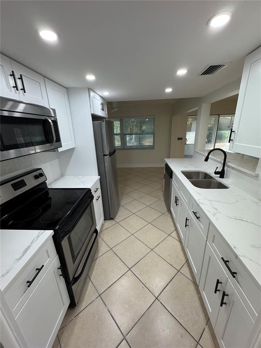 Image 5 of 17 For 509 Park Drive