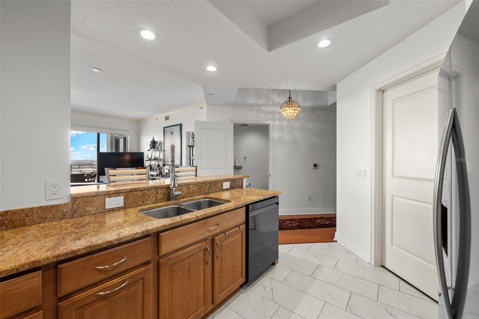 Image 11 of 56 For 1209 Cumberland Avenue 1705